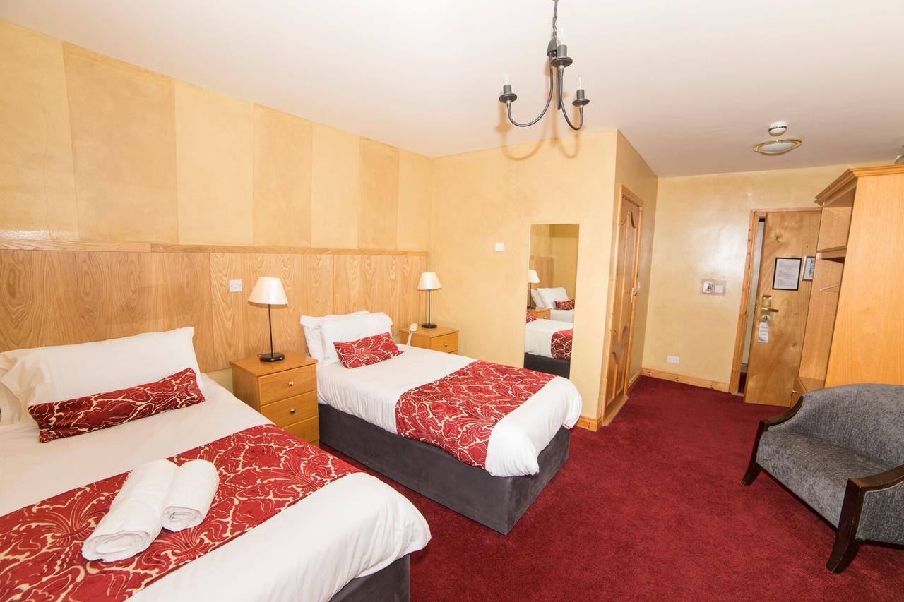 The Frontier Hotel Bridgend Екстер'єр фото